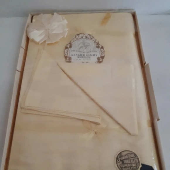 Vintage Tablecloth Jewel Tone 5 pieces super fine quality gold 50''x50' - Picture 4 of 7